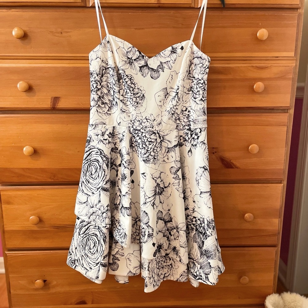 B. Darlin fitted cocktail dress 👗 EUC
